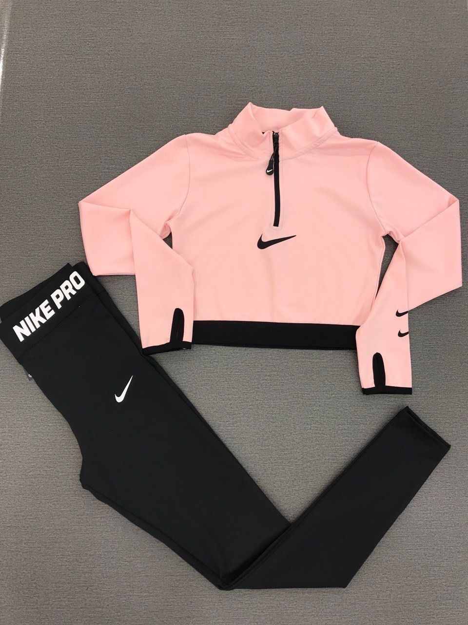 Дамски комплекти Nike Различни цветове