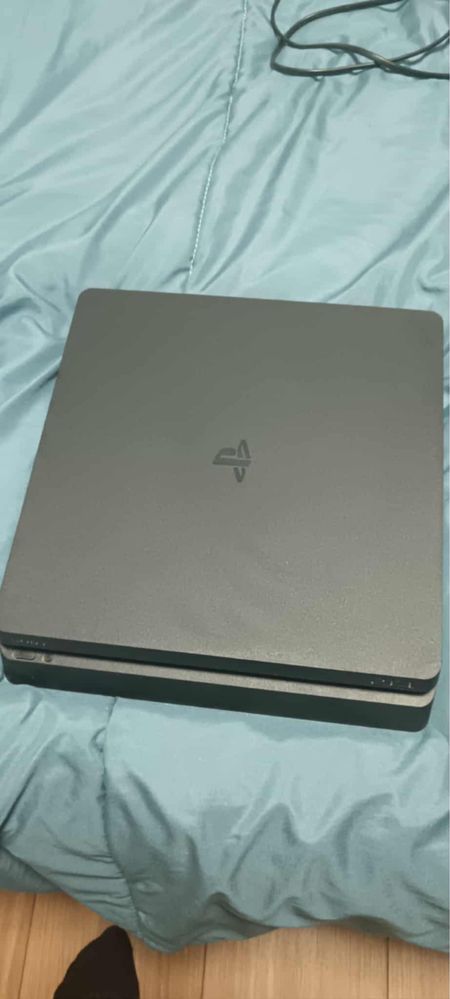 PlayStation 4 с зарядно за два джойстика,джойстик и игри