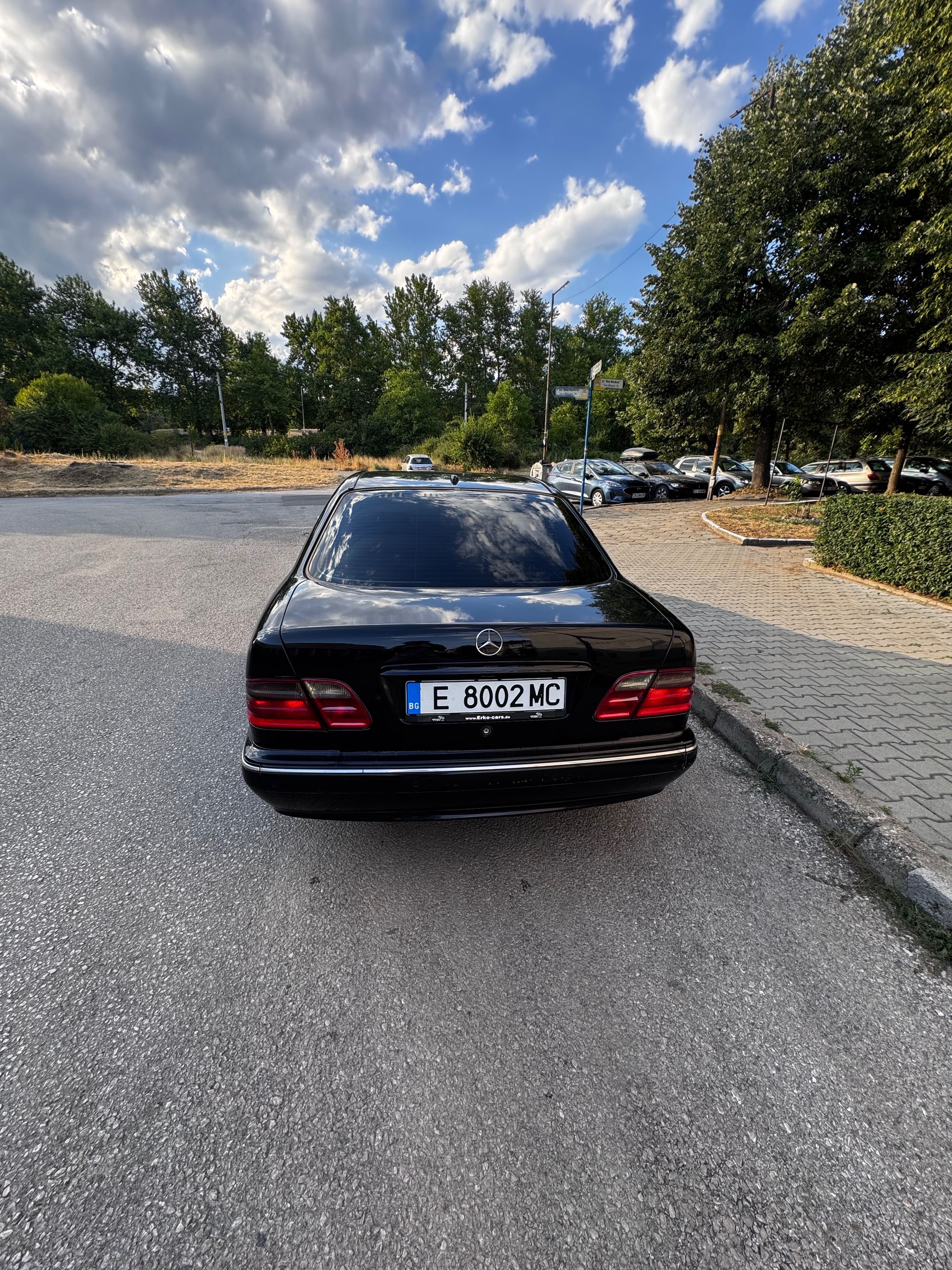 Продавам Mercedes E 270 CDI 2002 год