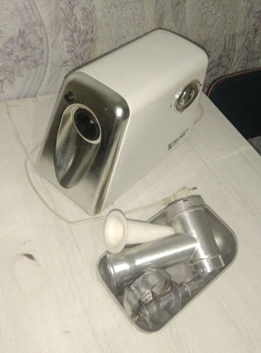 Мясорубка электрическая.