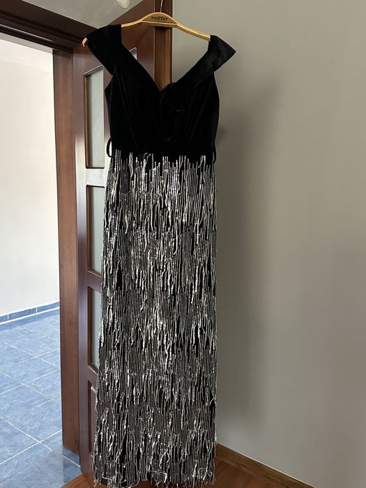 Rochie lunga neagra cu detalii argintii