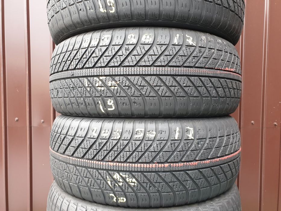 205.50.17 Goodyear Pirelli