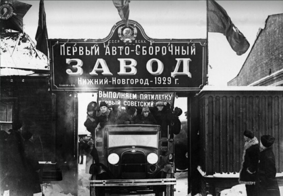 Легендарный редкий ретро автомобиль.
