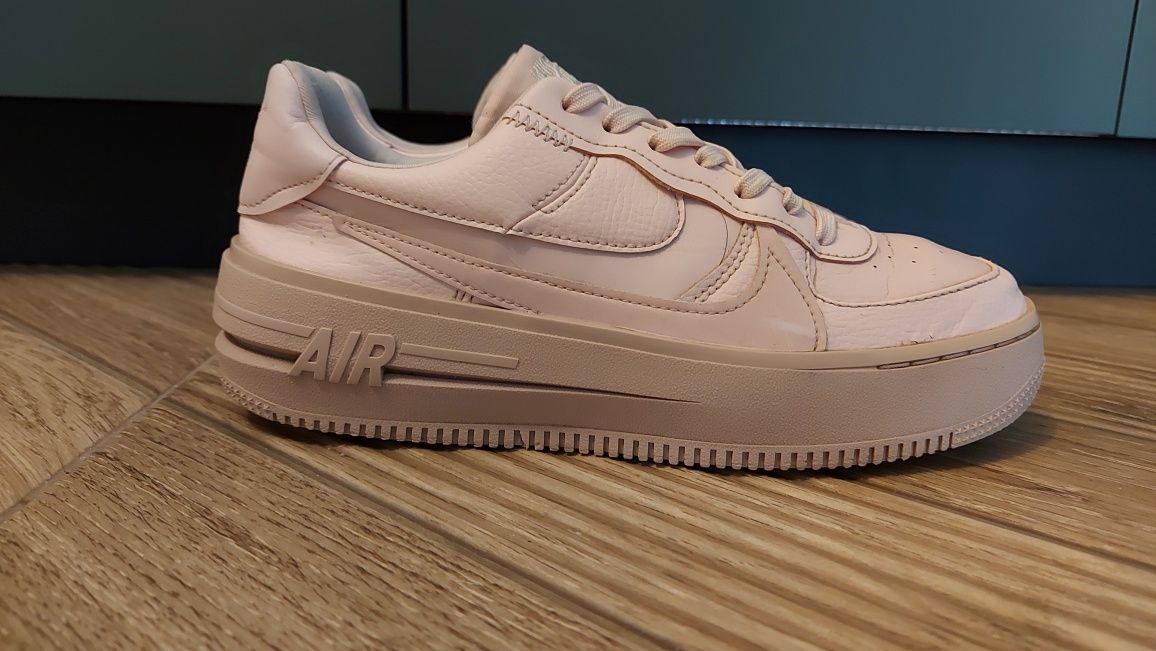 Дамски маратонки NIKE AIR FORCE 1