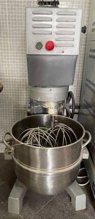 Хамир ва пирик махсулотларини кориш учун миксер
