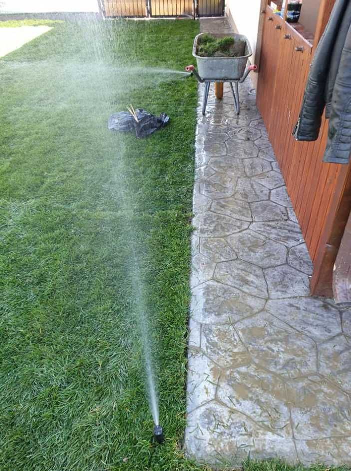 Grădină de Vis cu Gazon Rulou și Irigare la Cheie