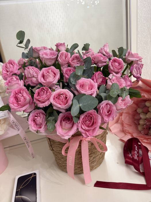 Продаю букет роз в корзинке