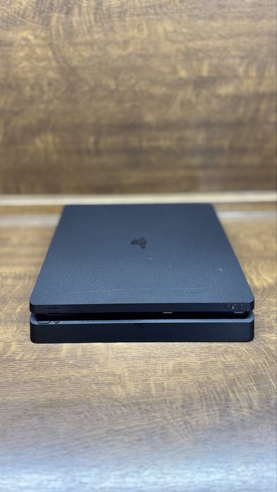 Play Station 4 slim