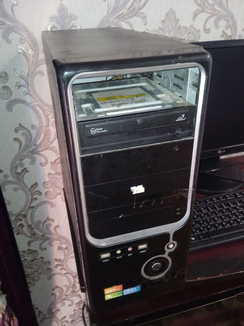 Kompyuter komplekt.