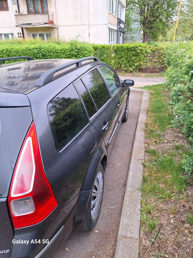 vând Renault megane