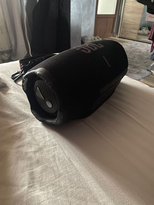 JBL EXTREME 4 CA NOU, cu incărcător și accesoriu.