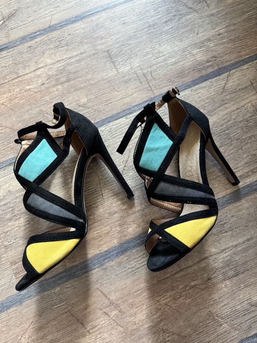 Обувки на висок ток