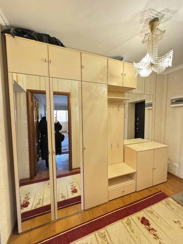 Шкаф прихожий в отличном состояний б/у