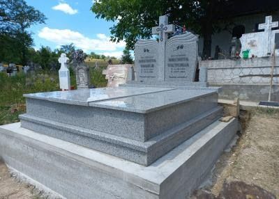 Monumente funerare diferite modele