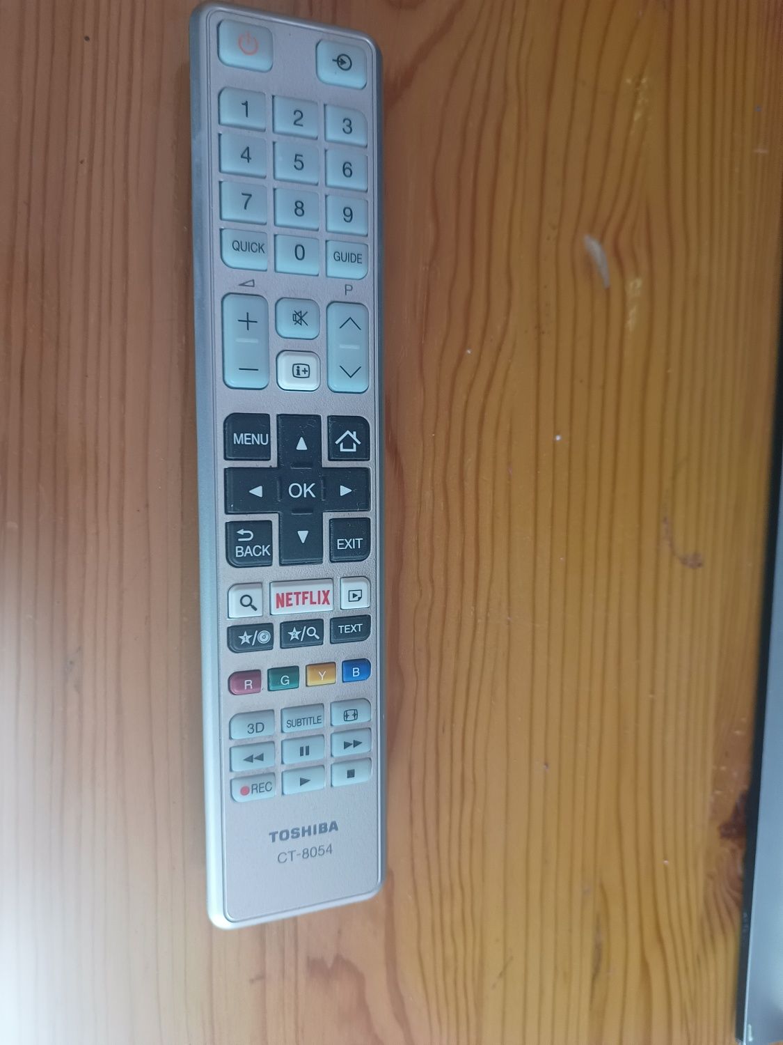 Продавам телевизор Toshiba smart