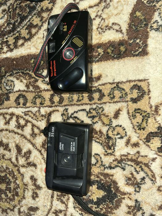 Vand doua aparate foto