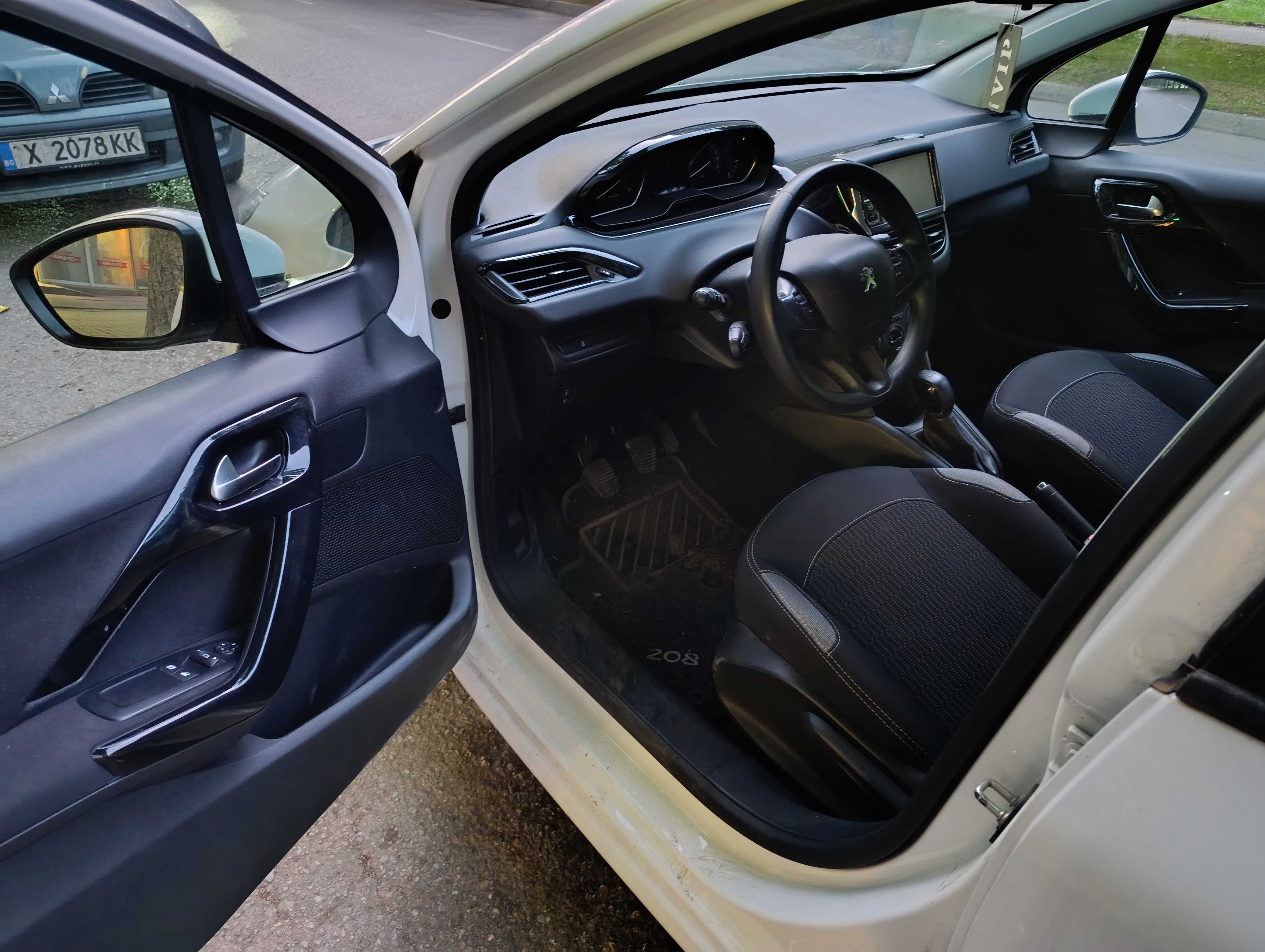 Peugeot 208, 136000 км, в отлично състояние