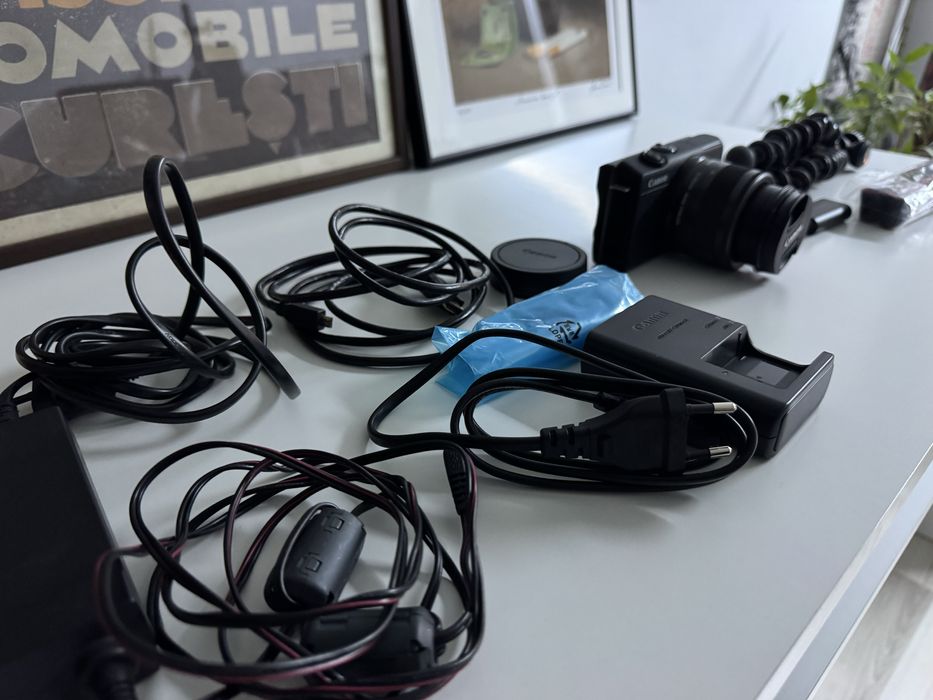 Camera Canon M200 - Obiectiv 15-45mm - Dummy Battery - Streaming - Web
