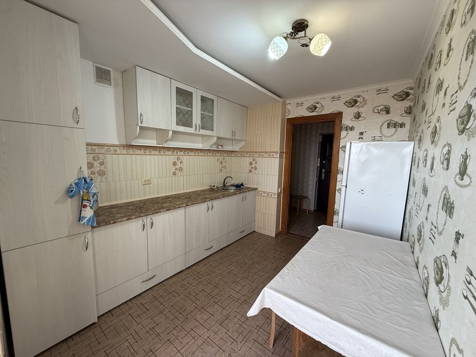 Сдам 3 комн в центре города 8 мкр