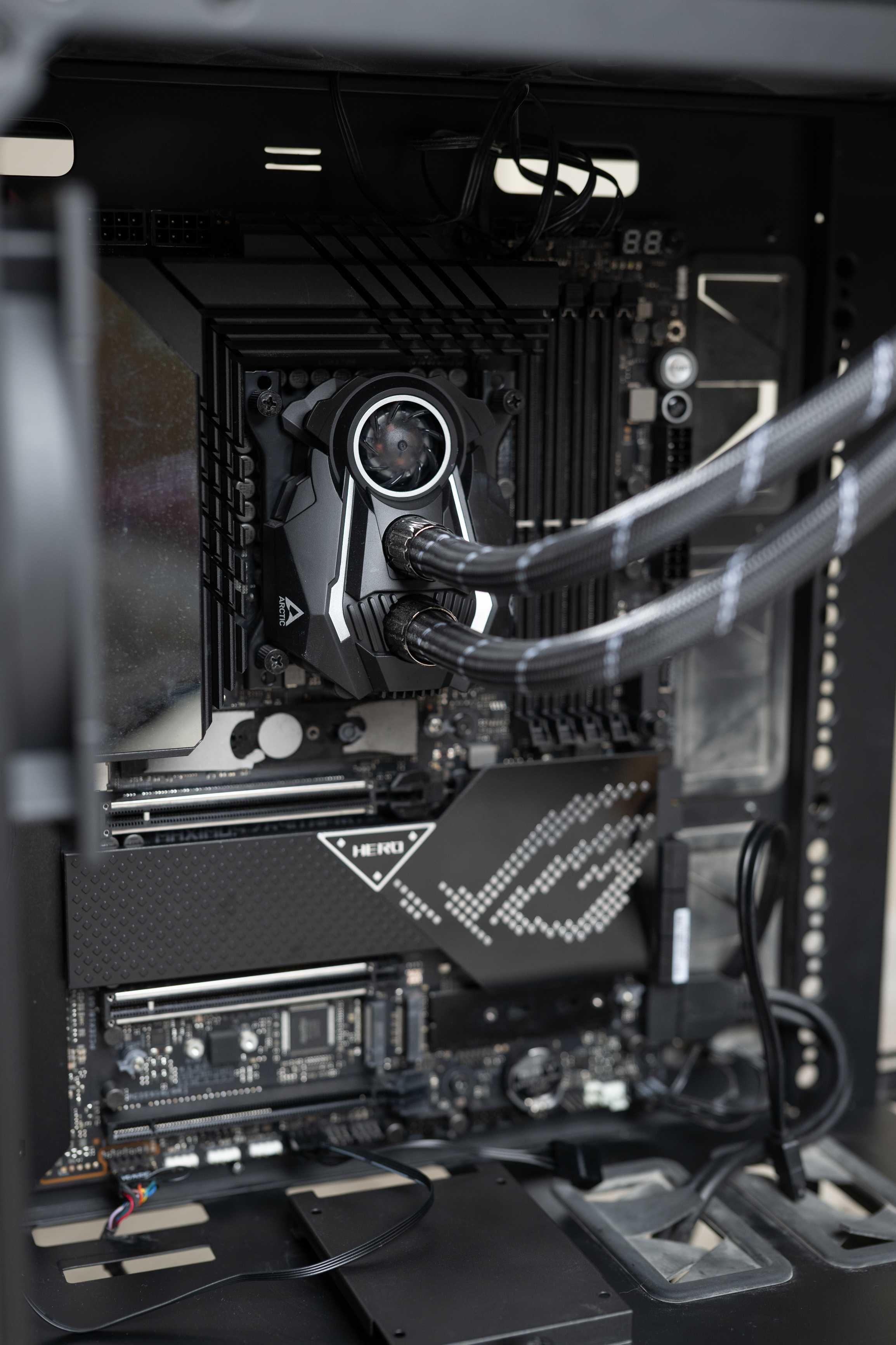 Asus Rog Maximus Hero Z690 + Intel 13900K Cooler Master