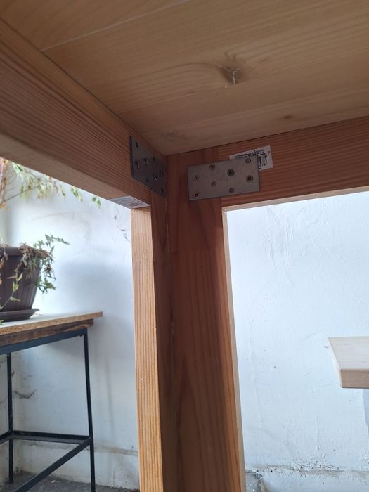 Маса с две пейки от естествено дърво