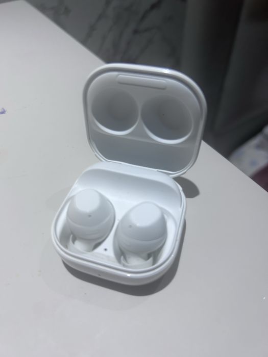 Samsung Galaxy Buds FE — Белые