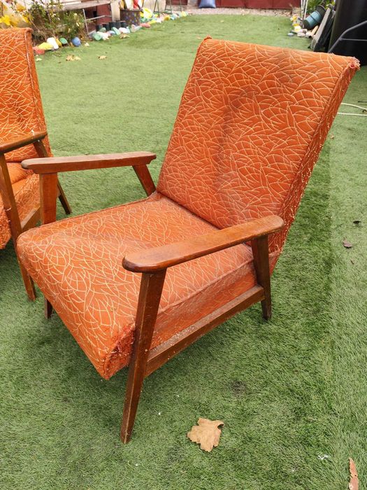 Set 2 scaune/fotolii vechi pentru recondiționat, perioada comunistă.