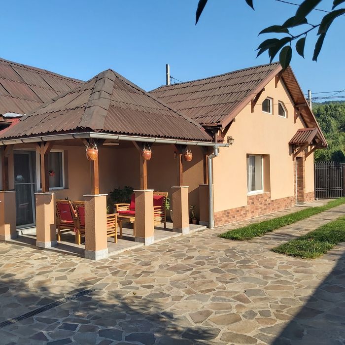 Dau în chirie casă
