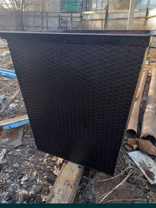 Мусорные баки из хорошего металла