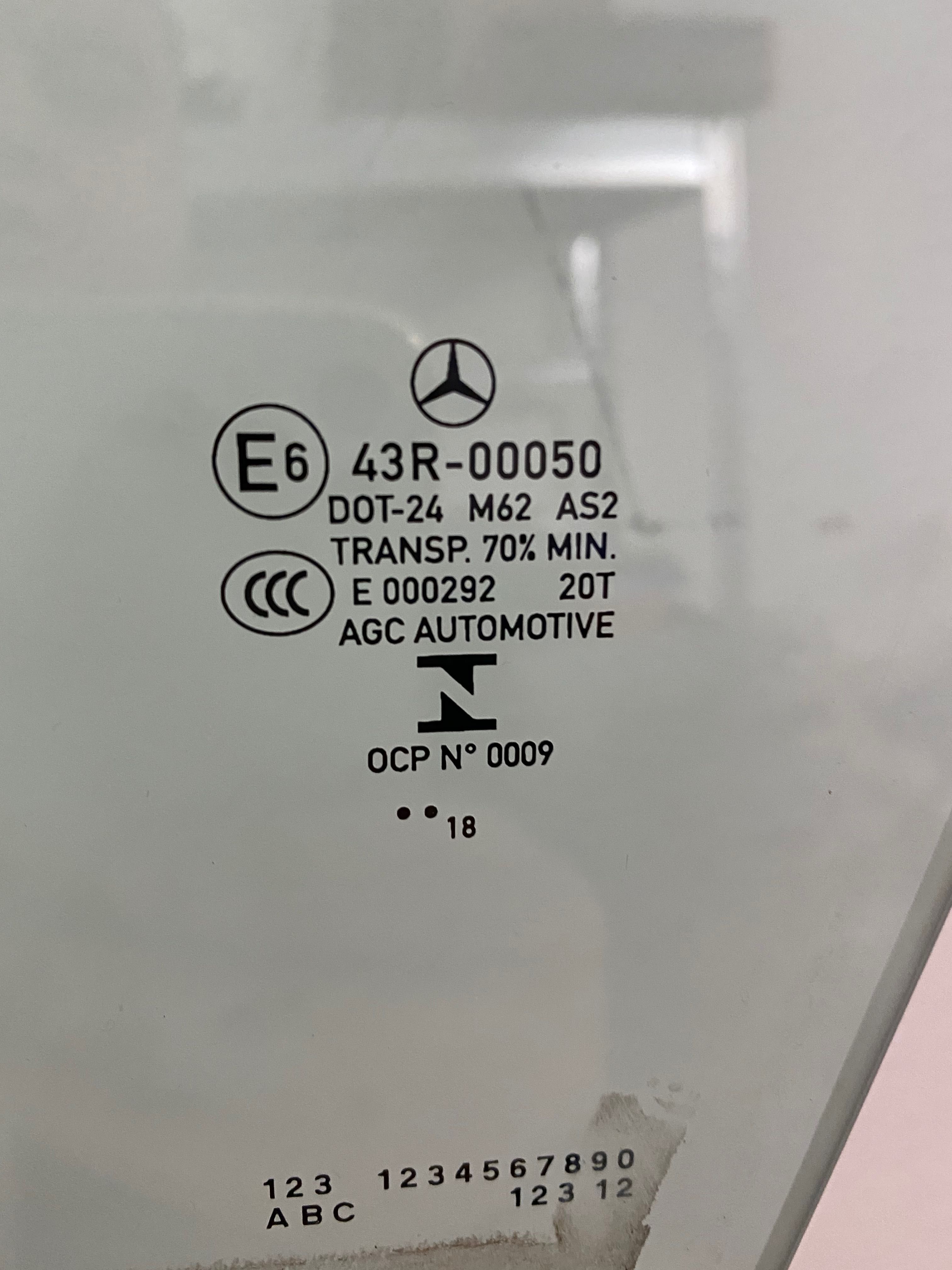 Оригинално предно дясно  стъкло за Mercedes W 213