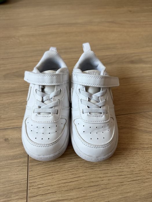 Маратонки Nike бели