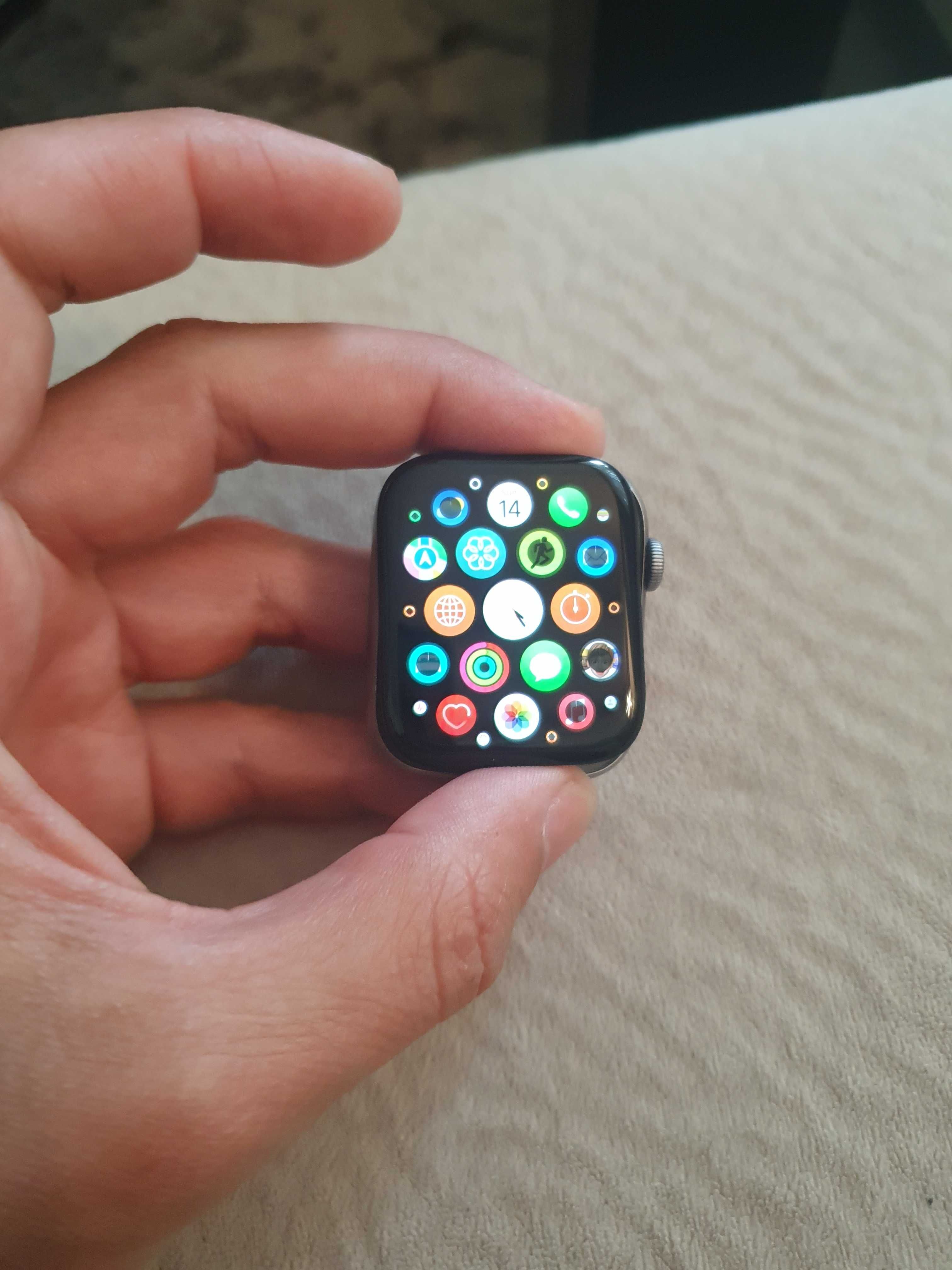 Apple Watch 5 NIKE 44mm на части , дисплей , платка , батерия , рамка