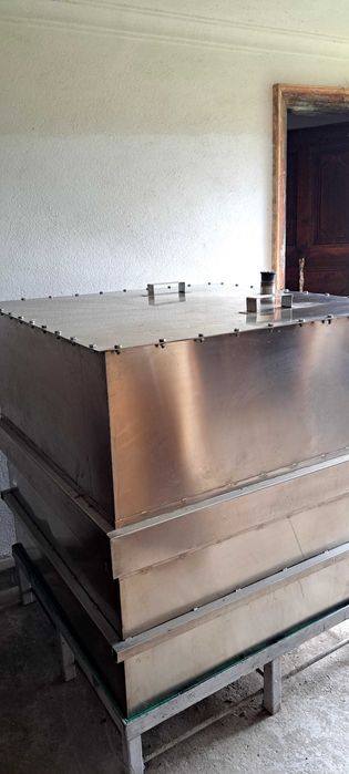 Vind bazin de inox  de 1000 litri,cu capac detasabil