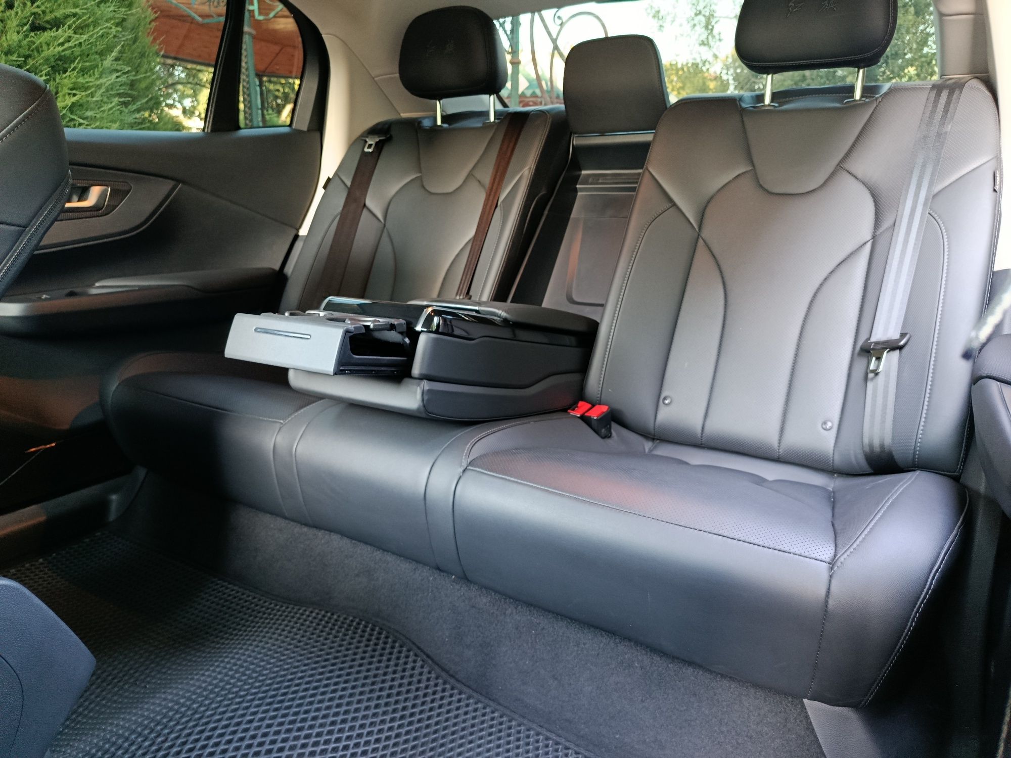 HONGQI EQ M-5 2025! 450 km li Full. Rasmiy salondan olingan