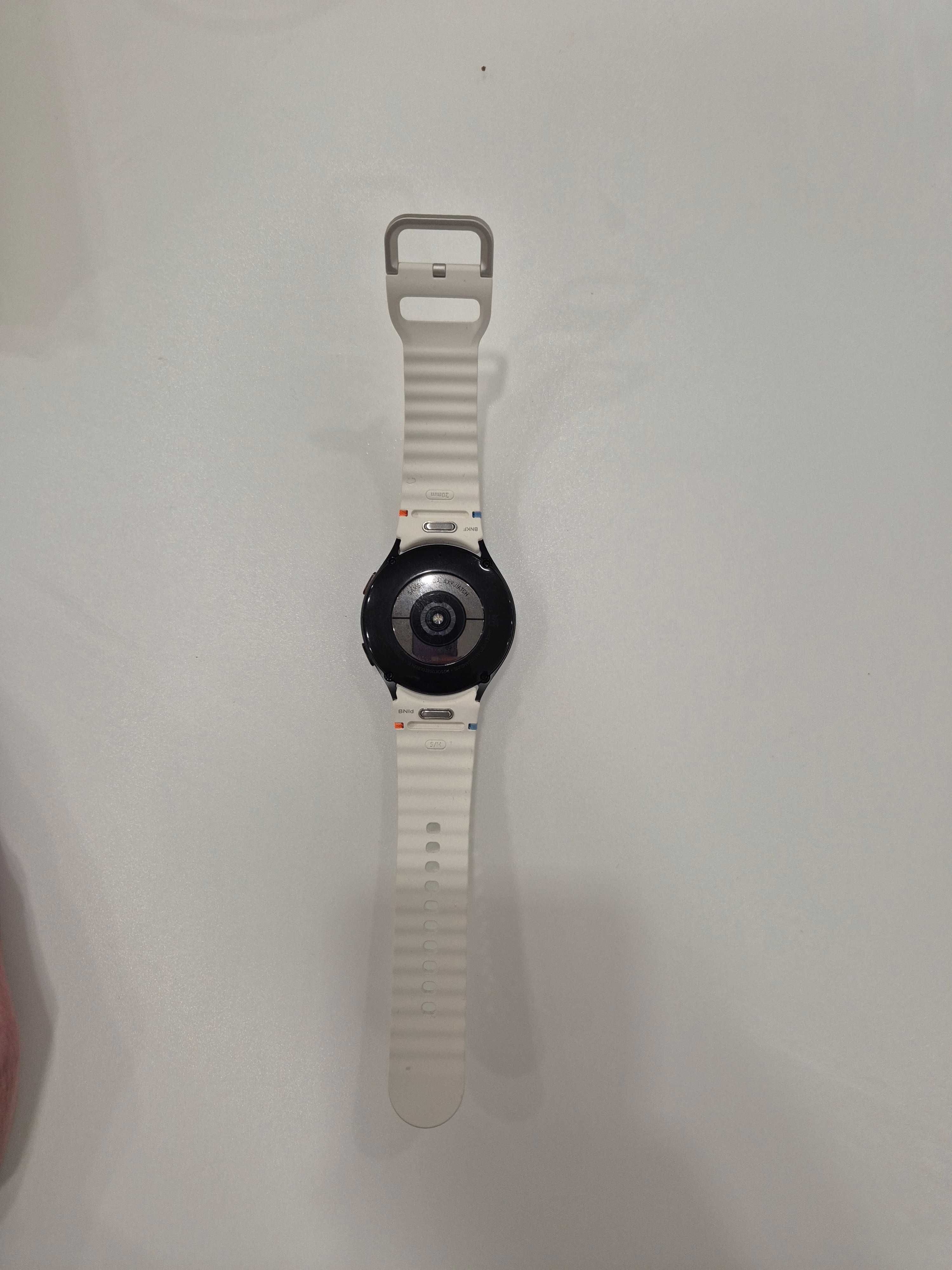 Samsung Galaxy Watch 4 44mm R875 черен LTE 4G в много добро състояние