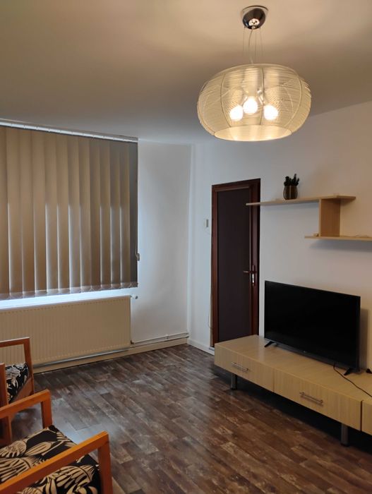 de inchiriat apartament cu 2 camere etj 1 zona centrala