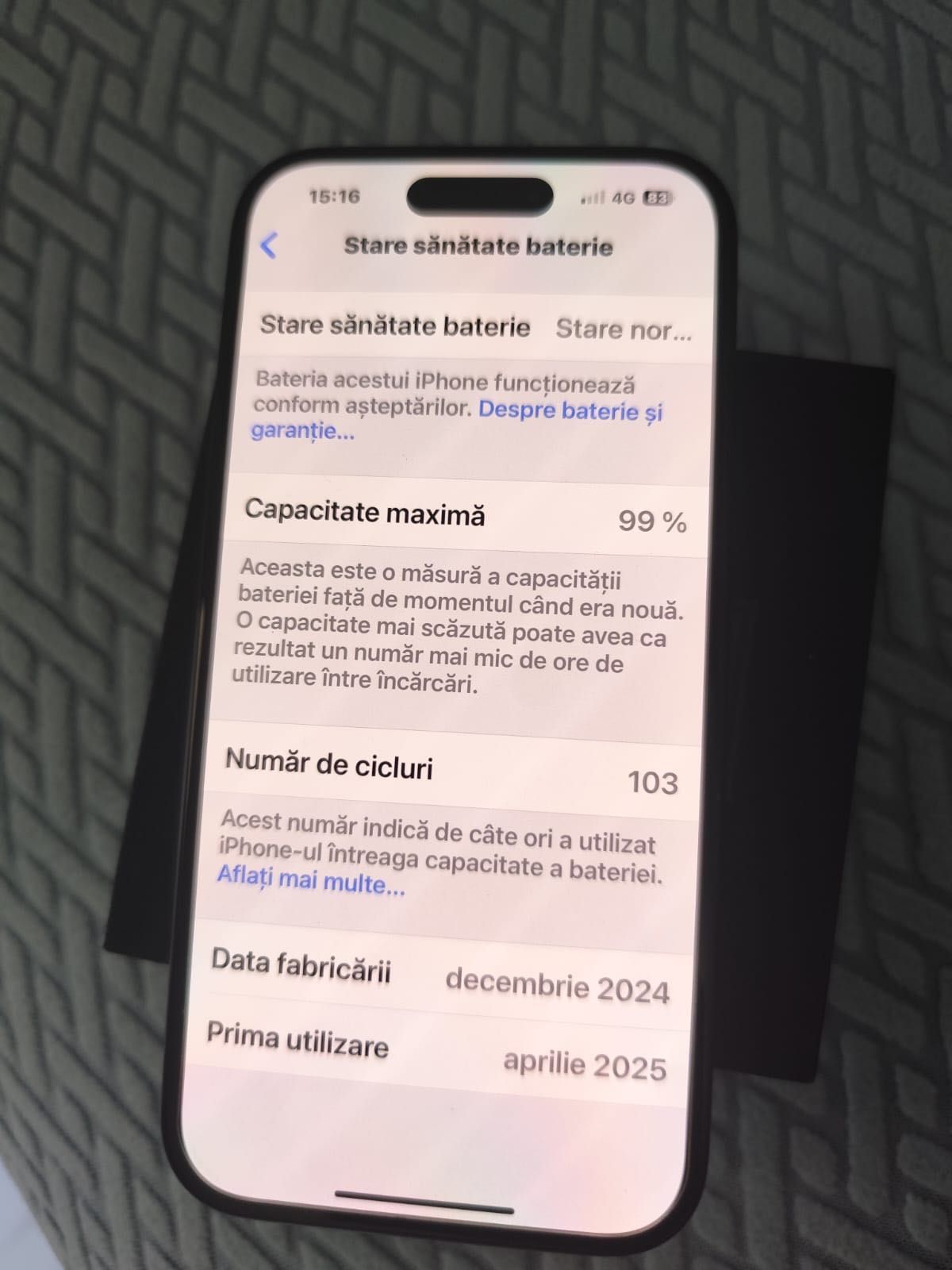 Vând iPhone 15 black 128 gb