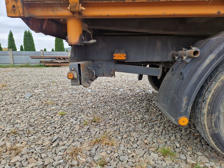 Remorca tandem basculabila