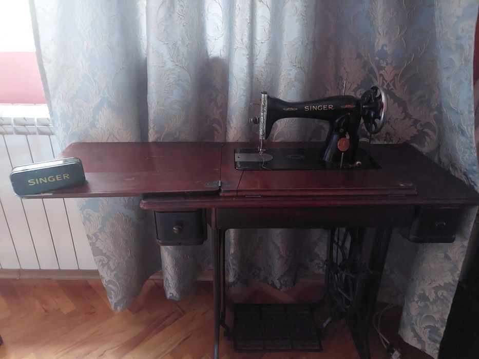 Продавам крачна шевна машина Singer, от 40те години на 20 век.