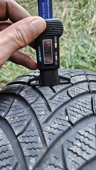 2бр гуми 215 65 16 дот 22 семперит