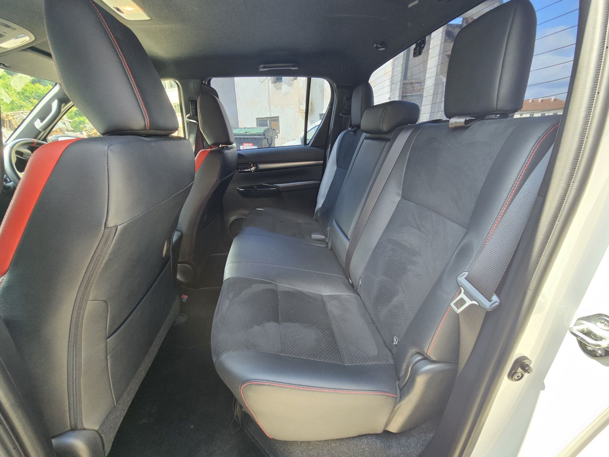 Салон/седалки GR за Toyota Hilux