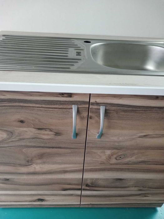 Продавам кухненски шкаф с мивка