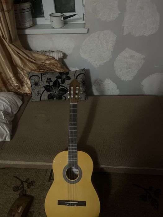 Продам Гитару классика