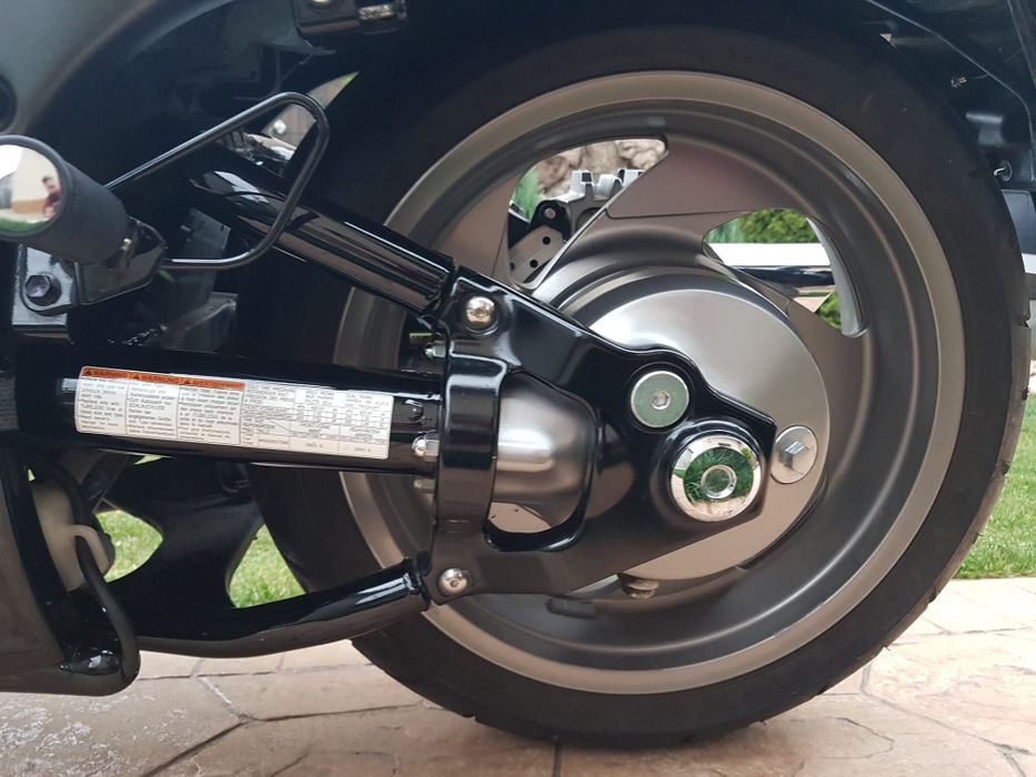 Suzuki Boulevard/ Intruder (2013)