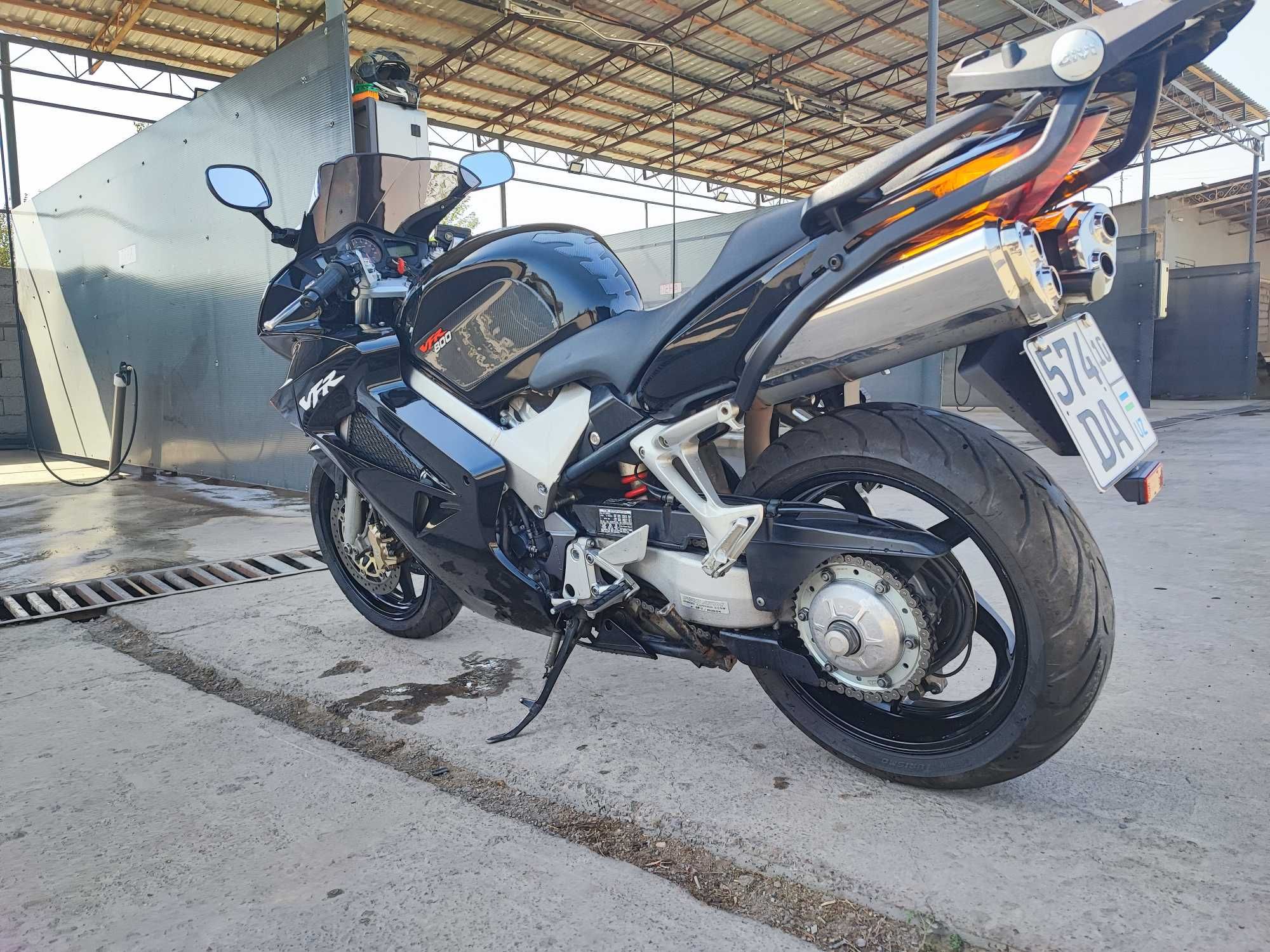 Мотоцикл Honda vfr800