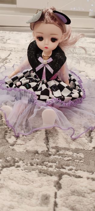 Păpușă flexibilă care cântă nouă