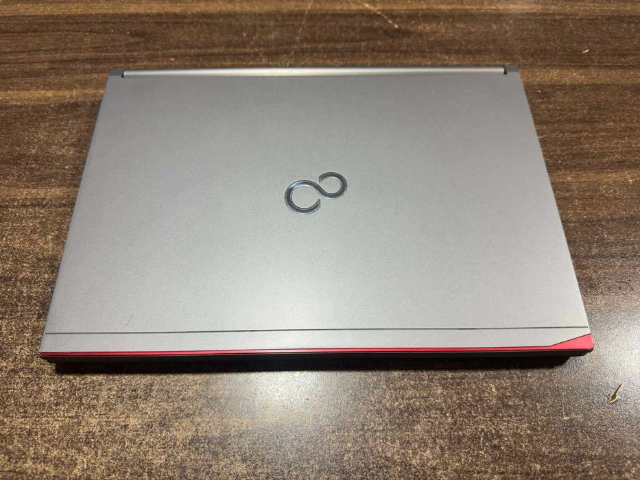 Лаптоп Fujitsu LifeBook E736, i5-6300U, 8GB RAM