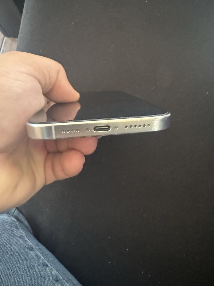 Продавам !!! Iphone 16 Pro Max