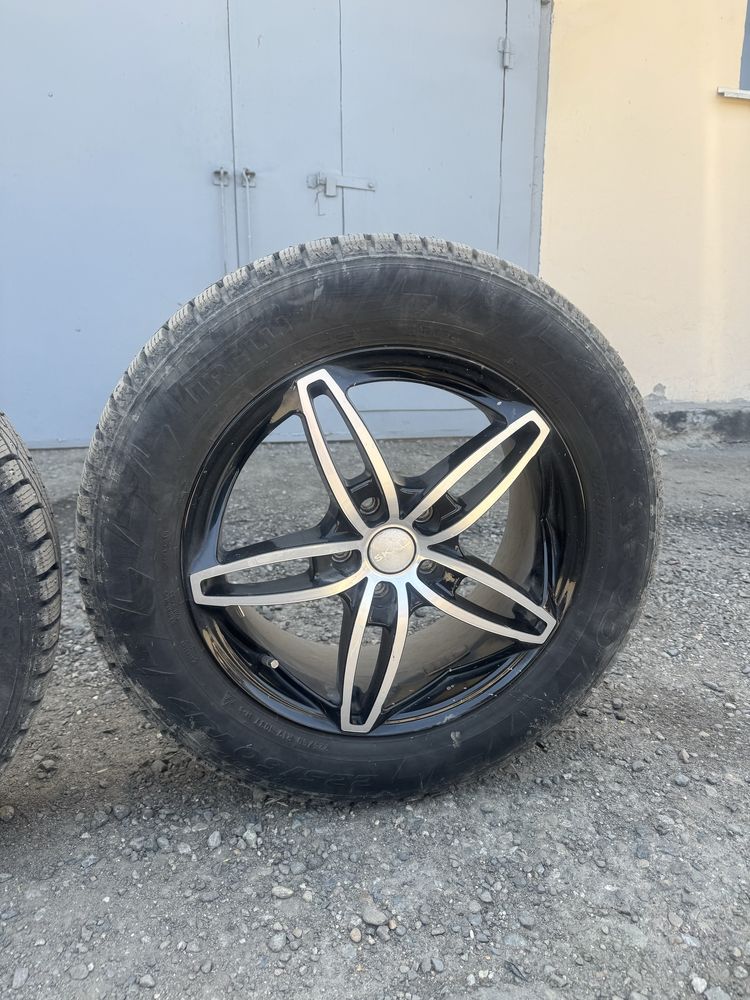 Продам комплек зимних шин с дисками  R17  225/60
