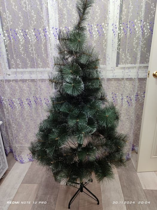Продам ёлку искусственую